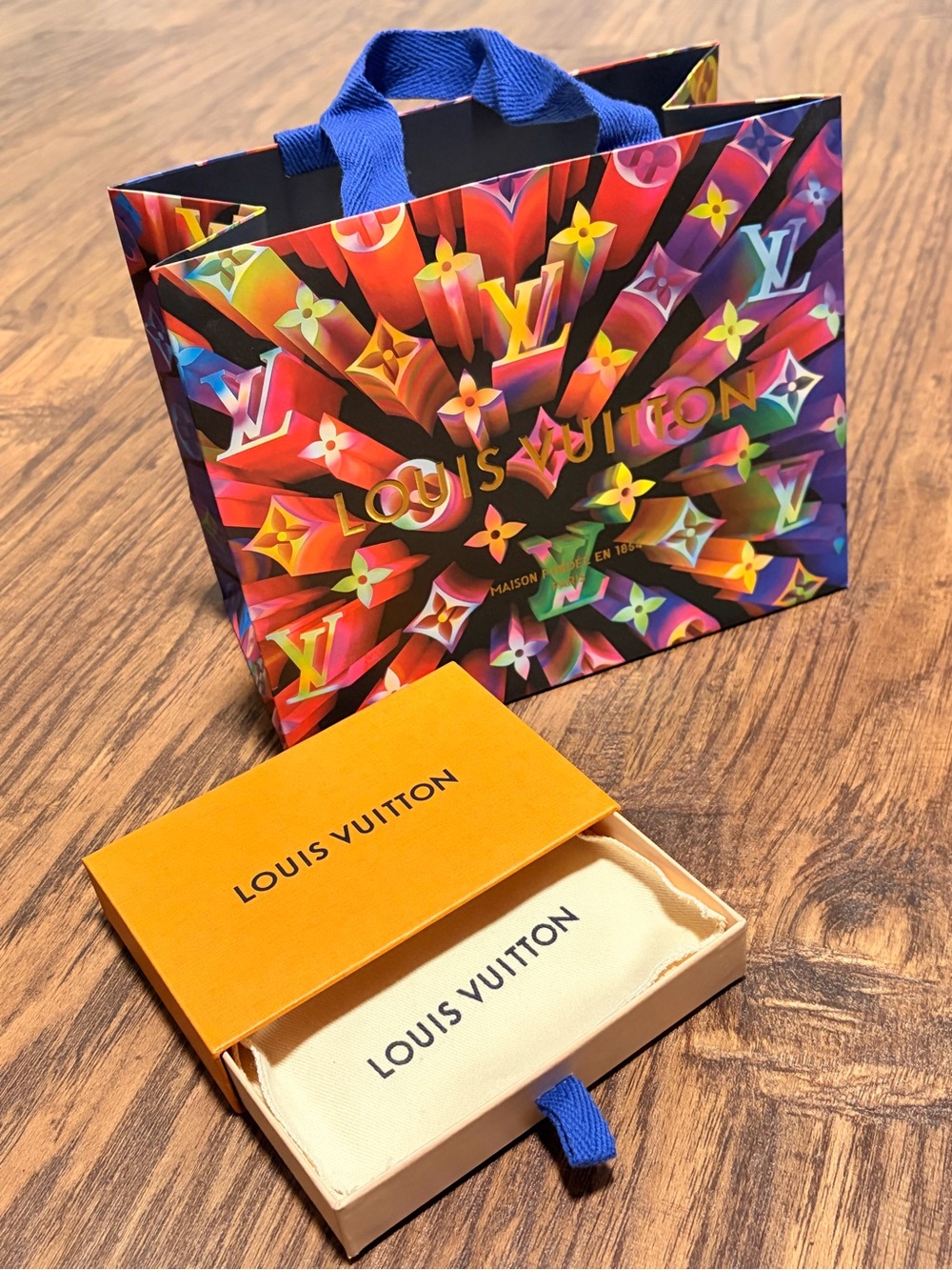 Louis Vuitton 2019 Christmas holiday shopping gift bag 8.5” x 7” — and sm box